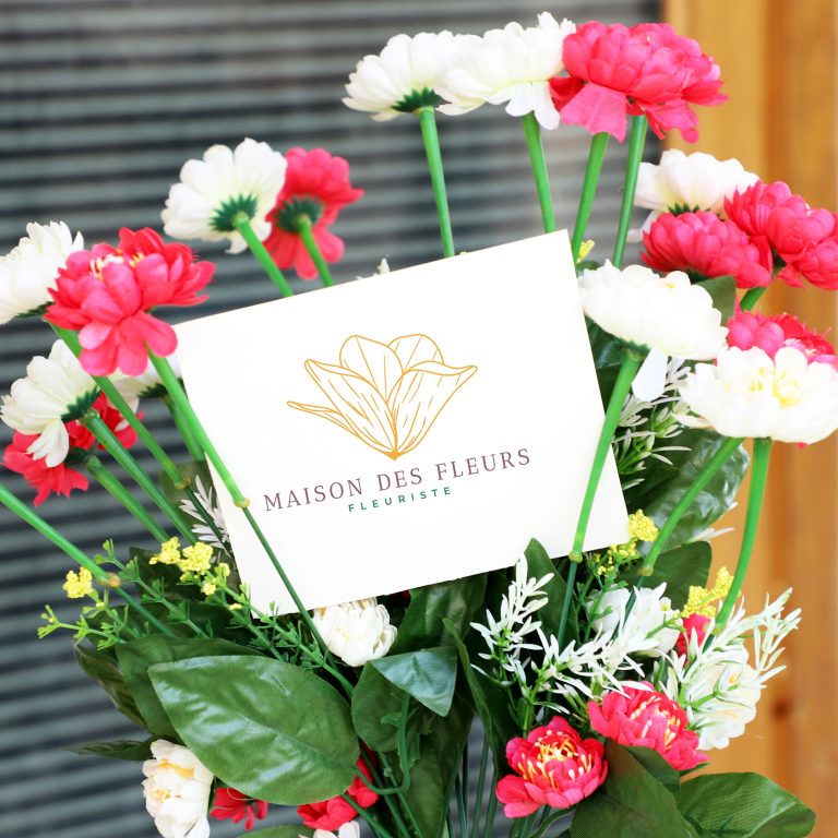 produit maison des fleurs, bouquet de fleurs avec une carte de logotype de la boutique